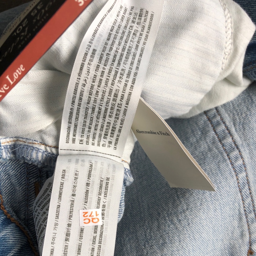 NWT Abercrombie and Fitch Curve Love 90s Relaxed Jean 35 20 Long Inseam - Picture 11 of 15